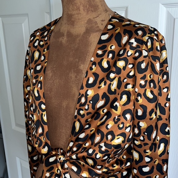 Fun leopard print cropped shell from Express - Picture 2 of 4